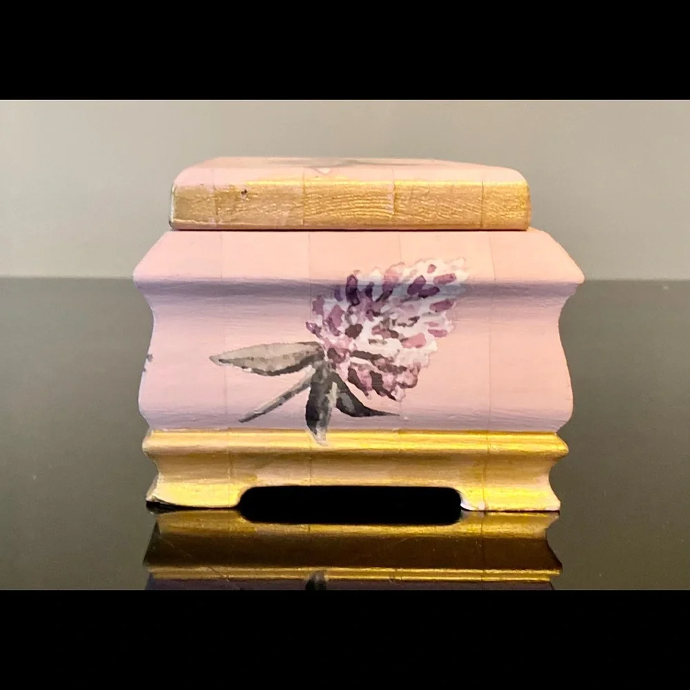 Hand painted vintage keepsake box, floral decor. - Picture 5 of 9
